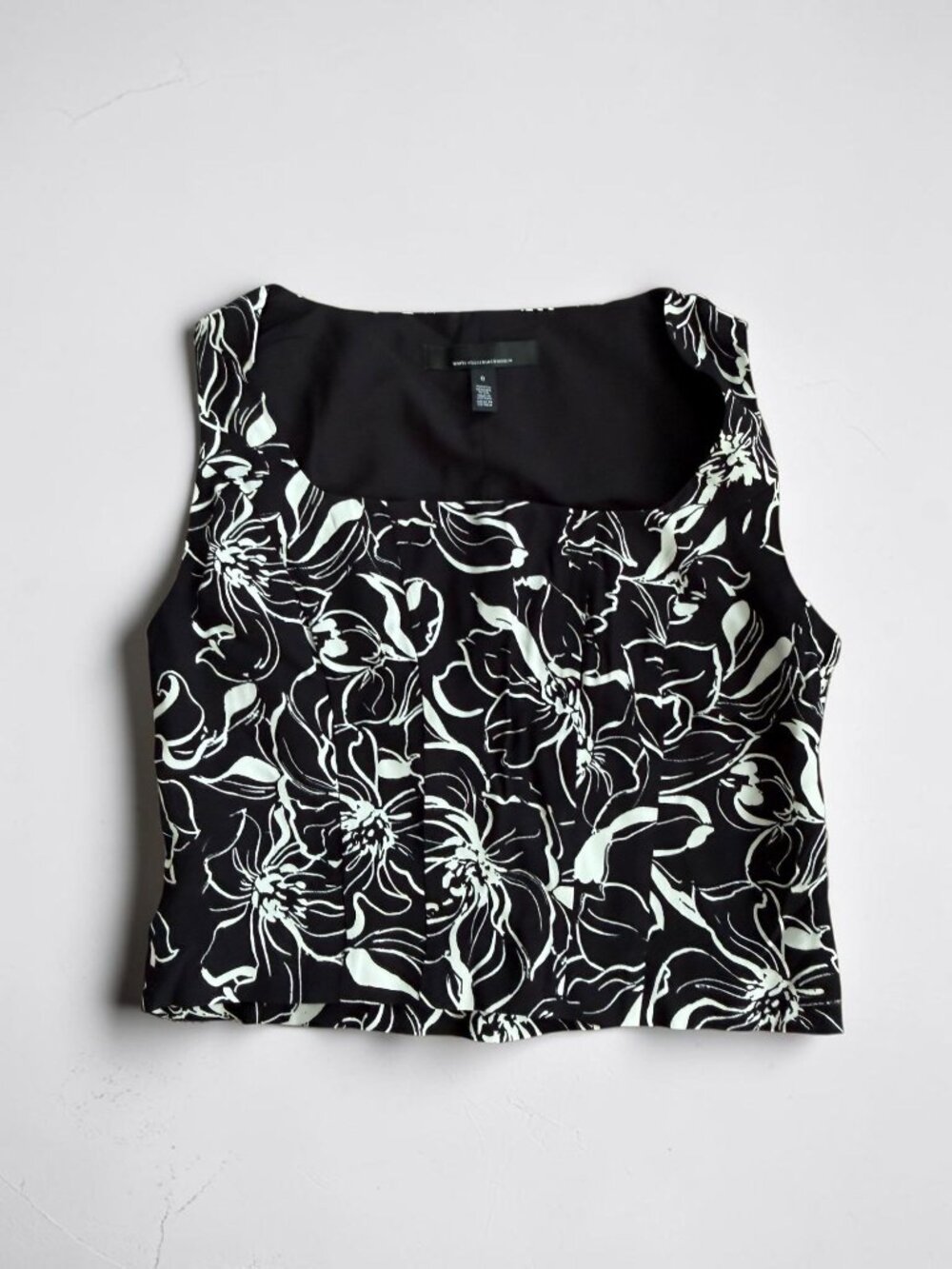 WHITE HOUSE BLACK MARKET Black White Patterned Tank Top Size 0